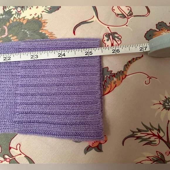 Women’s Autumn Cashmere Lilac Crewneck Sweater - Medium - Picture 9 of 9